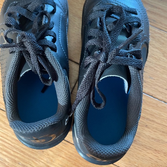 Nike Unisex-Child Jr. Tiempo Legend size 10 Club Tf Sneaker - Picture 3 of 8